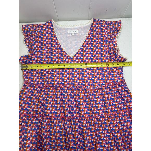 THML geometric print Tiered v-neck Dress with white trim, flutter sleeves Size M - Picture 4 of 5